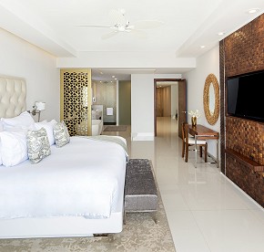 Las suites de Garza Blanca Los Cabos son un refugio perfecto frente al mar. Descubre la perfección en cada detalle a través de nuestra galería de fotos.