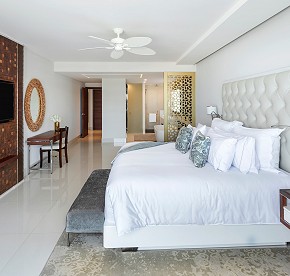 Las suites de Garza Blanca Los Cabos son un refugio perfecto frente al mar. Descubre la perfección en cada detalle a través de nuestra galería de fotos.