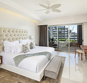 Las suites de Garza Blanca Los Cabos son un refugio perfecto frente al mar. Descubre la perfección en cada detalle a través de nuestra galería de fotos.