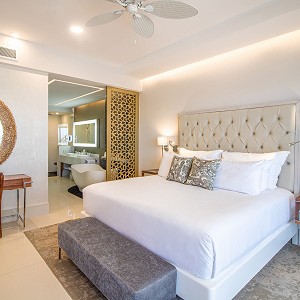 Las suites de Garza Blanca Los Cabos son un refugio perfecto frente al mar. Descubre la perfección en cada detalle a través de nuestra galería de fotos.