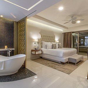 Las suites de Garza Blanca Los Cabos son un refugio perfecto frente al mar. Descubre la perfección en cada detalle a través de nuestra galería de fotos.