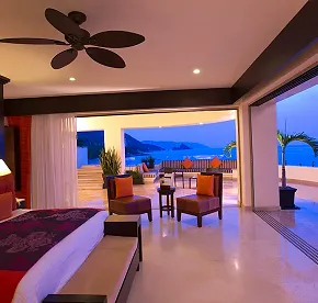 Oceanfront Penthouse - Master Bedroom