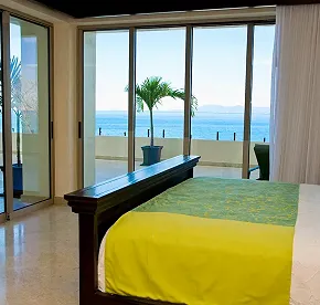 Oceanfront Penthouse  -  Secondary Bedroom Ocean view