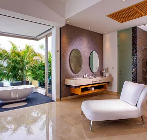 The Grand Penthouse - Deep soaking tub and separate shower