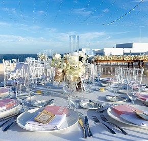 Cada imagen cuenta una historia de amor en Garza Blanca Los Cabos. Descubre la magia de nuestras bodas a través de nuestra galería fotográfica.