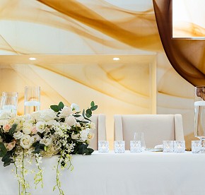 Cada imagen cuenta una historia de amor en Garza Blanca Los Cabos. Descubre la magia de nuestras bodas a través de nuestra galería fotográfica.