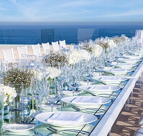 Cada imagen cuenta una historia de amor en Garza Blanca Los Cabos. Descubre la magia de nuestras bodas a través de nuestra galería fotográfica.