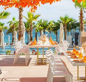 Cada imagen cuenta una historia de amor en Garza Blanca Los Cabos. Descubre la magia de nuestras bodas a través de nuestra galería fotográfica.