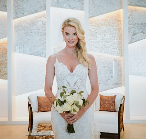 Cada imagen cuenta una historia de amor en Garza Blanca Los Cabos. Descubre la magia de nuestras bodas a través de nuestra galería fotográfica.