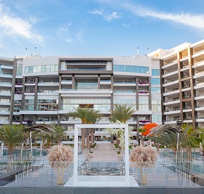 Cada imagen cuenta una historia de amor en Garza Blanca Los Cabos. Descubre la magia de nuestras bodas a través de nuestra galería fotográfica.