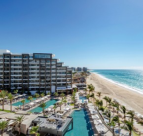 Echa un vistazo a nuestras piscinas, terrazas, el Spa, el gimnasio, nuestro centro de diversión familiar, restaurantes y más.