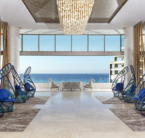 Echa un vistazo a nuestras piscinas, terrazas, el Spa, el gimnasio, nuestro centro de diversión familiar, restaurantes y más.