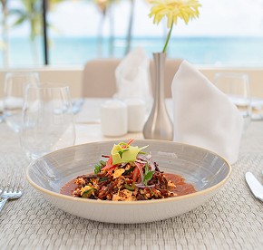 Nuestra galería revela los secretos de los restaurantes de Garza Blanca Cancún. Admira las vistas panorámicas y platos exquisitos que te esperan.