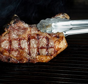 La cocina de clase mundial se encuentra con la belleza natural en nuestros restaurantes en Los Cabos. Descubre la fusión perfecta a través de nuestras fotos.