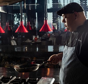 La cocina de clase mundial se encuentra con la belleza natural en nuestros restaurantes en Los Cabos. Descubre la fusión perfecta a través de nuestras fotos.