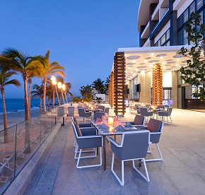 La cocina de clase mundial se encuentra con la belleza natural en nuestros restaurantes en Los Cabos. Descubre la fusión perfecta a través de nuestras fotos.