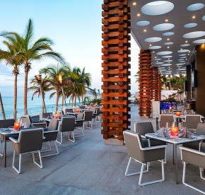 La cocina de clase mundial se encuentra con la belleza natural en nuestros restaurantes en Los Cabos. Descubre la fusión perfecta a través de nuestras fotos.