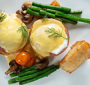 La cocina de clase mundial se encuentra con la belleza natural en nuestros restaurantes en Los Cabos. Descubre la fusión perfecta a través de nuestras fotos.