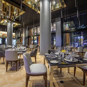 La cocina de clase mundial se encuentra con la belleza natural en nuestros restaurantes en Los Cabos. Descubre la fusión perfecta a través de nuestras fotos.