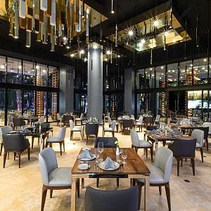 La cocina de clase mundial se encuentra con la belleza natural en nuestros restaurantes en Los Cabos. Descubre la fusión perfecta a través de nuestras fotos.