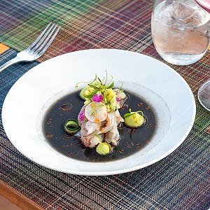 La cocina de clase mundial se encuentra con la belleza natural en nuestros restaurantes en Los Cabos. Descubre la fusión perfecta a través de nuestras fotos.