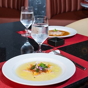 La cocina de clase mundial se encuentra con la belleza natural en nuestros restaurantes en Los Cabos. Descubre la fusión perfecta a través de nuestras fotos.