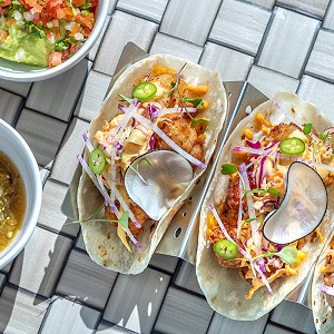 La cocina de clase mundial se encuentra con la belleza natural en nuestros restaurantes en Los Cabos. Descubre la fusión perfecta a través de nuestras fotos.