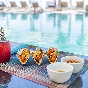 La cocina de clase mundial se encuentra con la belleza natural en nuestros restaurantes en Los Cabos. Descubre la fusión perfecta a través de nuestras fotos.