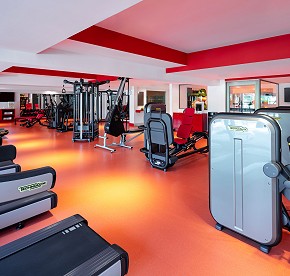 Descubre nuestro impresionante gimnasio en Garza Blanca Los Cabos a través de estas fotos. Equipo de alta gama y vistas panorámicas te esperan para una experiencia fitness incomparable.