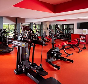 Descubre nuestro impresionante gimnasio en Garza Blanca Los Cabos a través de estas fotos. Equipo de alta gama y vistas panorámicas te esperan para una experiencia fitness incomparable.