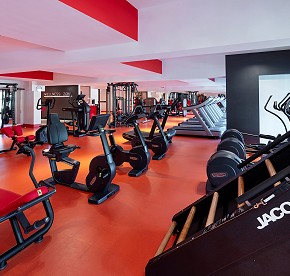 Descubre nuestro impresionante gimnasio en Garza Blanca Los Cabos a través de estas fotos. Equipo de alta gama y vistas panorámicas te esperan para una experiencia fitness incomparable.